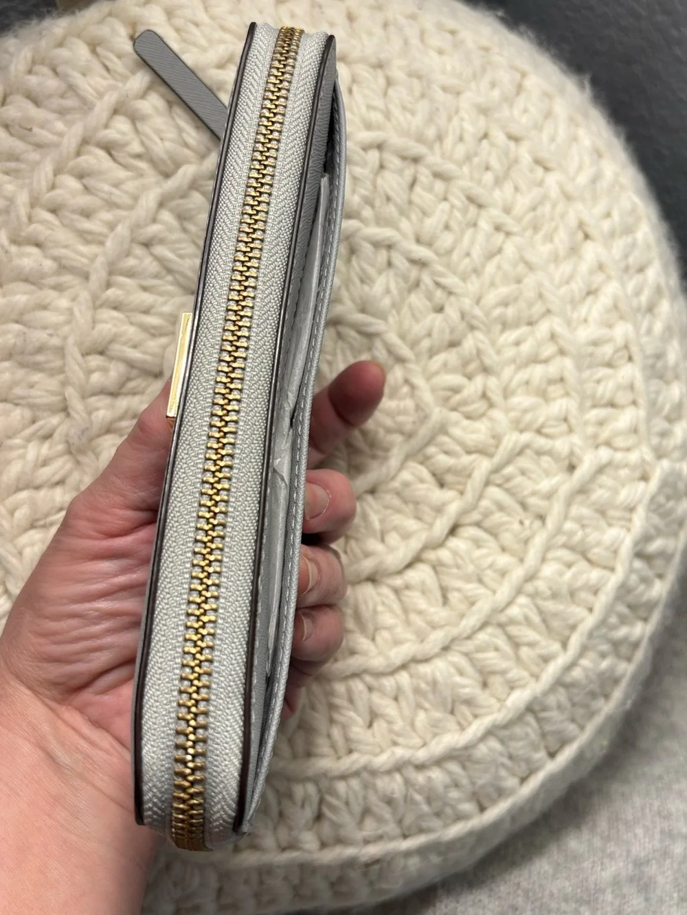 ♠️KATE SPADE EUC Saffiano Leather Continental zip around Wallet light gray